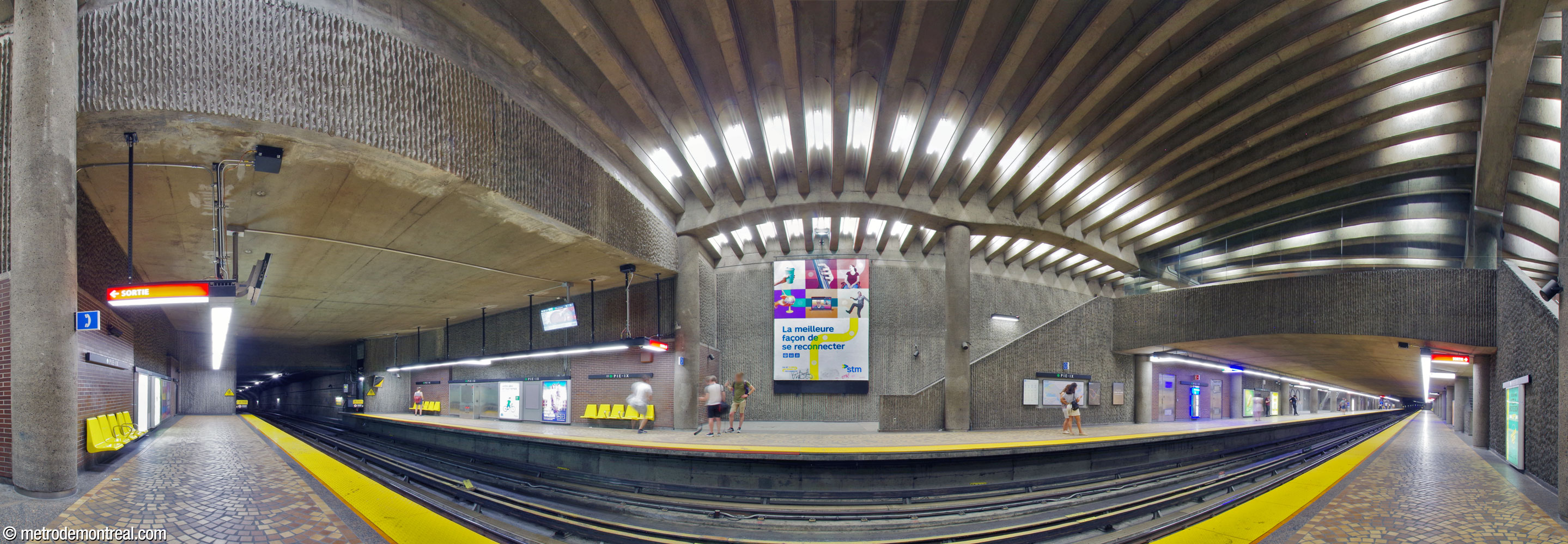 The western volume above the trainroom, facing north from the Honoré-Beaugrand platform.