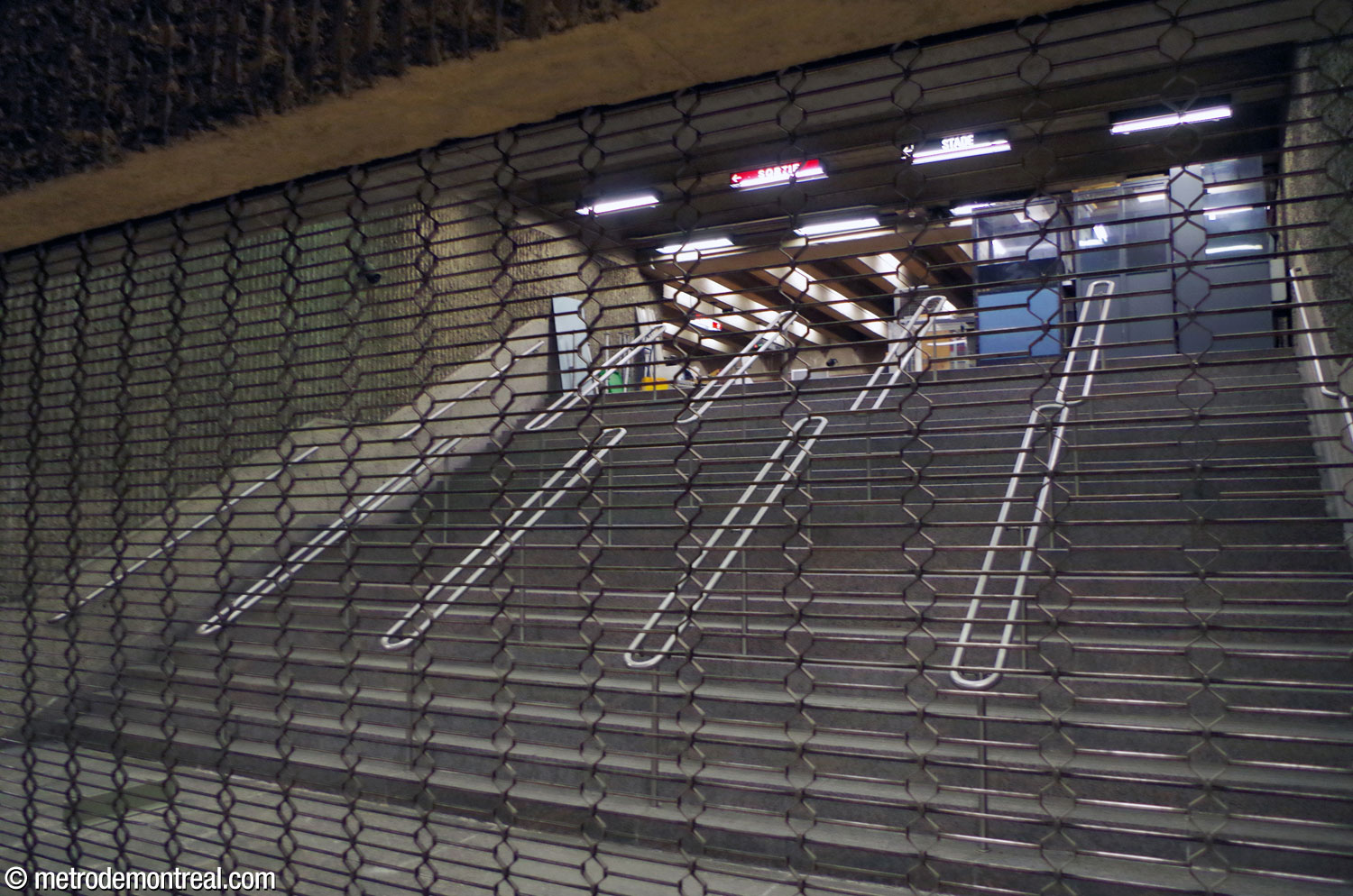 Close-up view of the former overflow access leading down to the Angrignon platform.