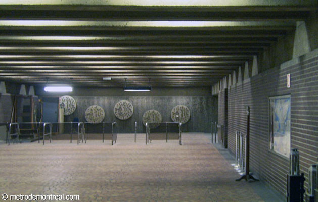 View into the former overflow access, at ticket hall level. The mural by Marcel Raby is seen in the background in its original location.