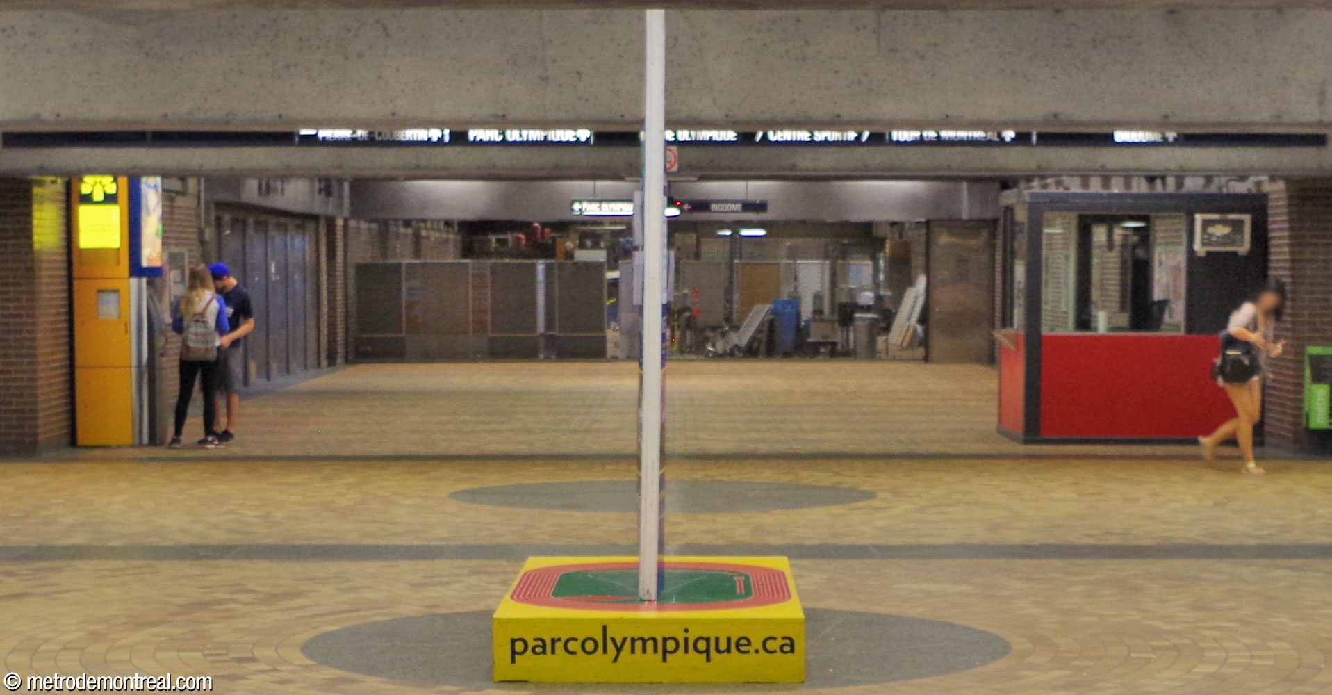 The former overflow access to the Angrignon platform was located at the eastern end of the concourse, adjacent to the underground city connection to the Olympic Stadium.