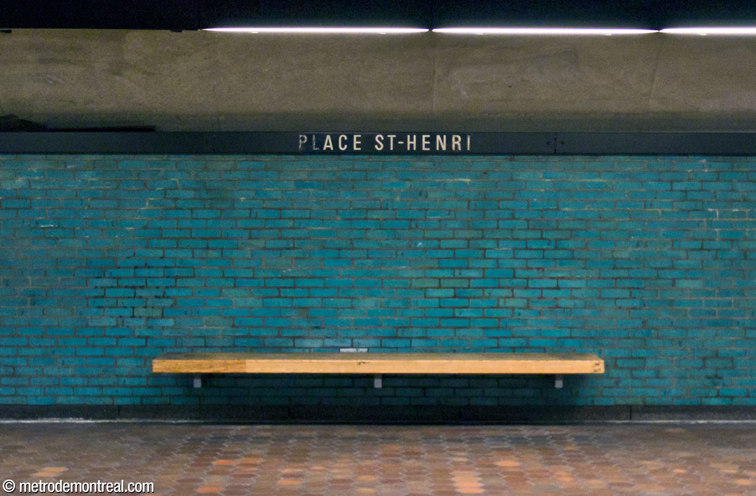 Another bench, this one in part of the trainroom built in tunnel; the coloured section is longer and more oblong.