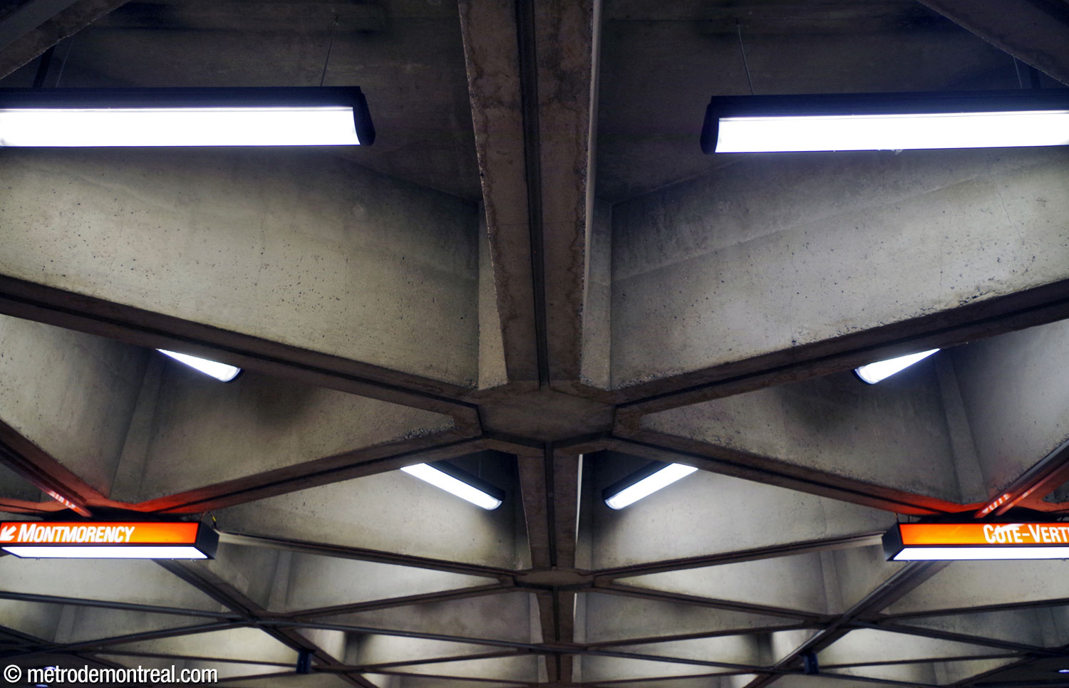 The triangular coffers of the ceiling above the ticket hall are repeated throughout the upper parts of the station.