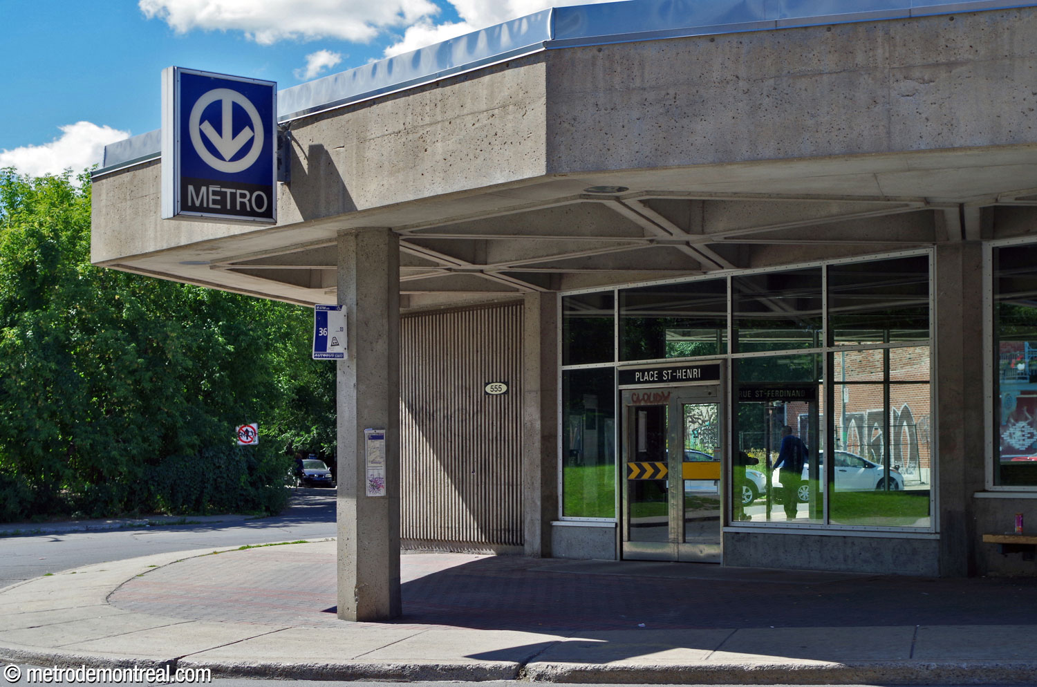 One of the entrances to the Saint-Ferdinand headhouse, showing the overhanging roof and the triangular coffers it shares with the ceilings inside the station.