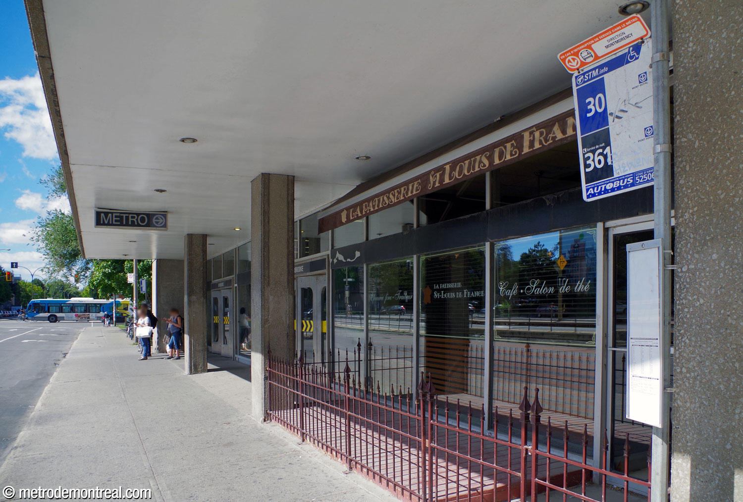 The façade of the Berri Est entrance, indicated by a retro small-format metro sign, one of the only places this can still be seen.