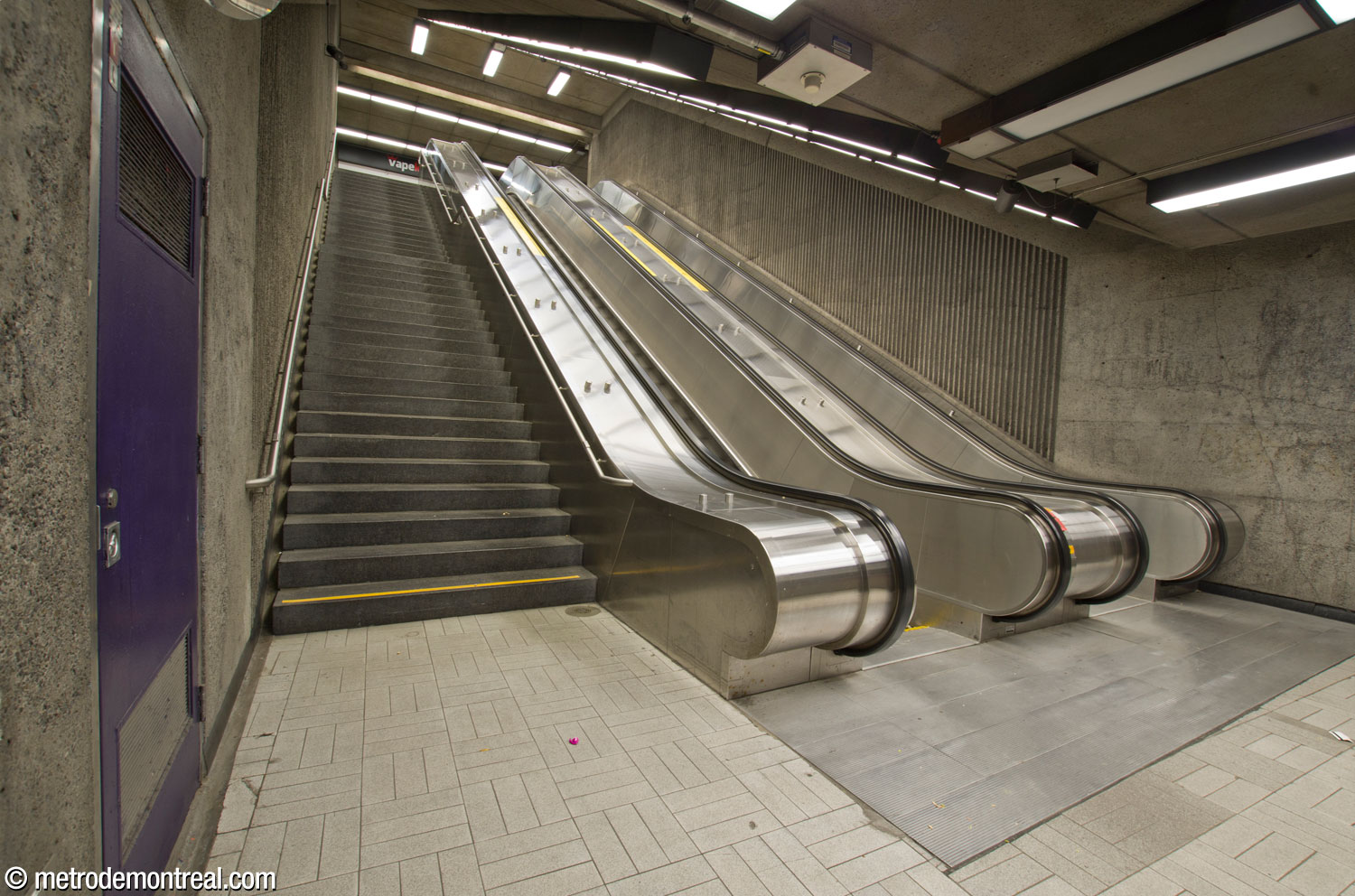 The stairwell up to the Berri Est access.