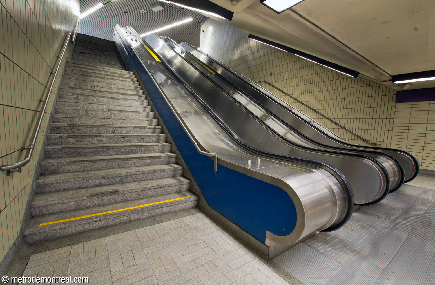 The stairwell down from the Berri Ouest access.