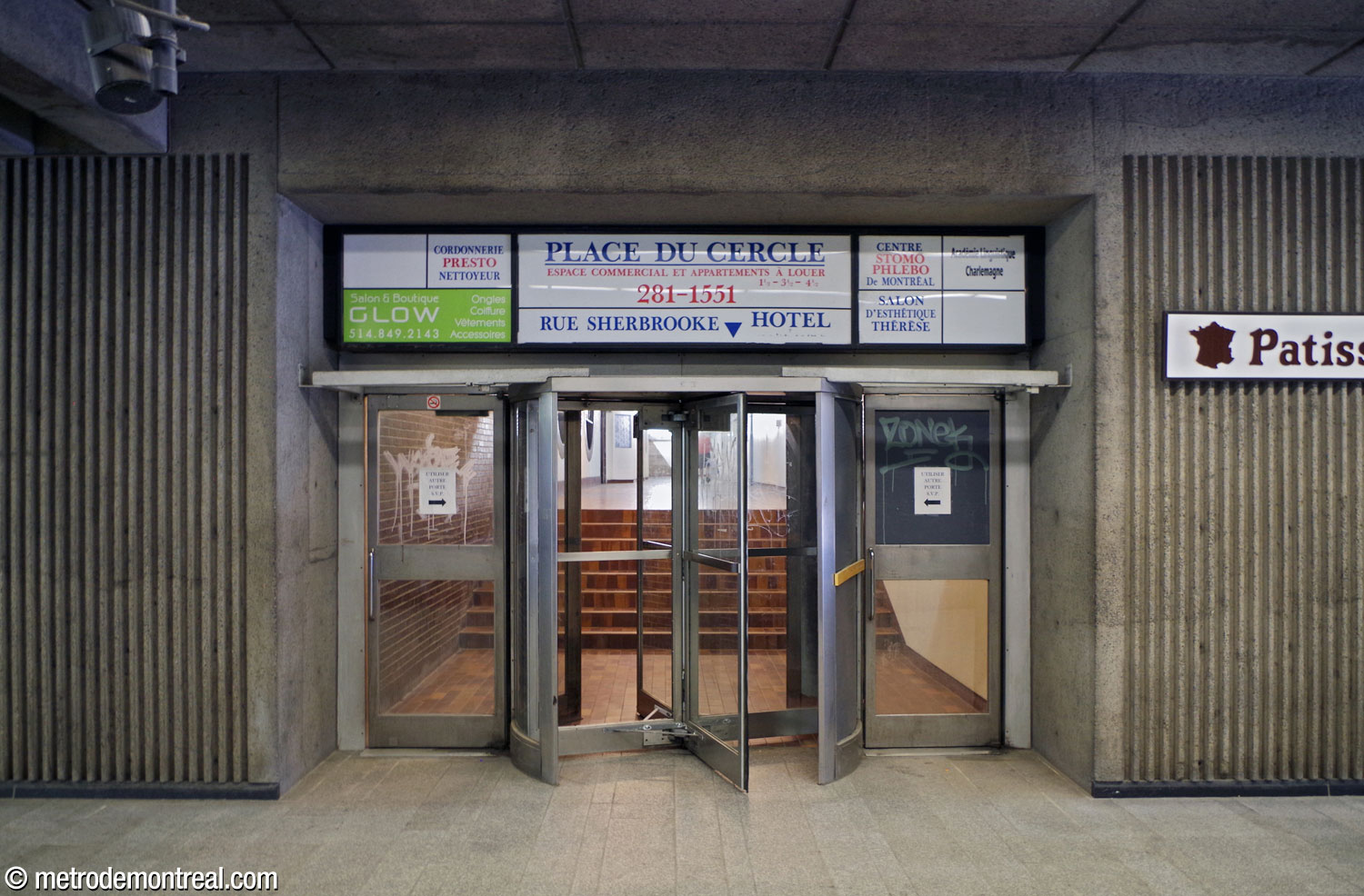 Entrance to the hallway from the Berri Est entrance to the businesses on the ground floor of Place du Cercle and to the small exit on Rue Sherbrooke.