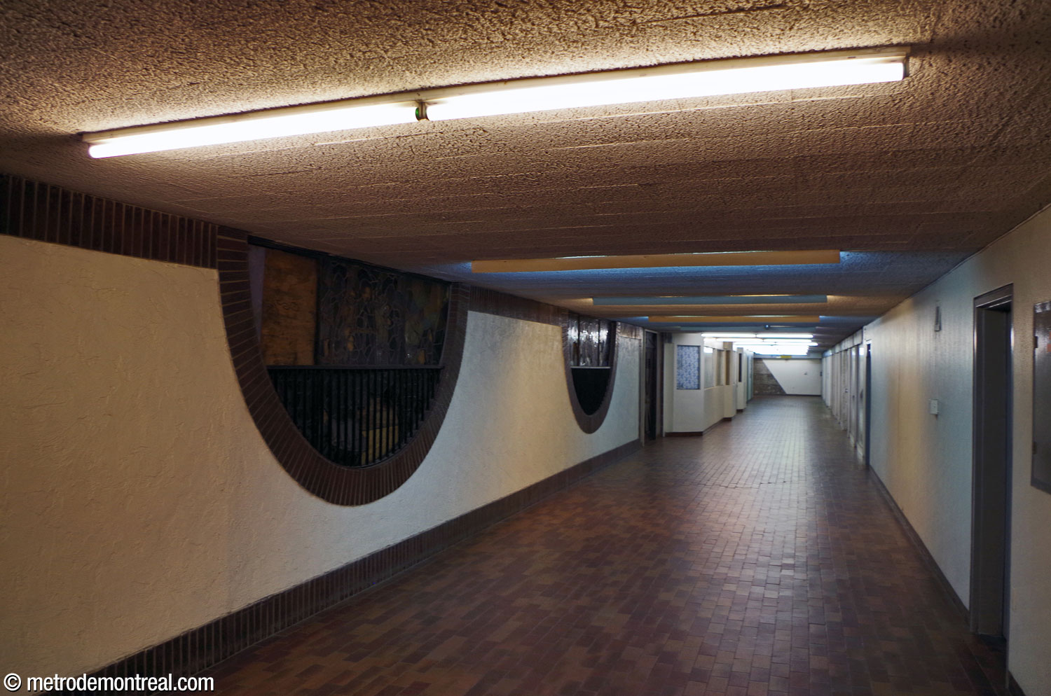The rather grim and dilapidated hallway through Place du Cercle.