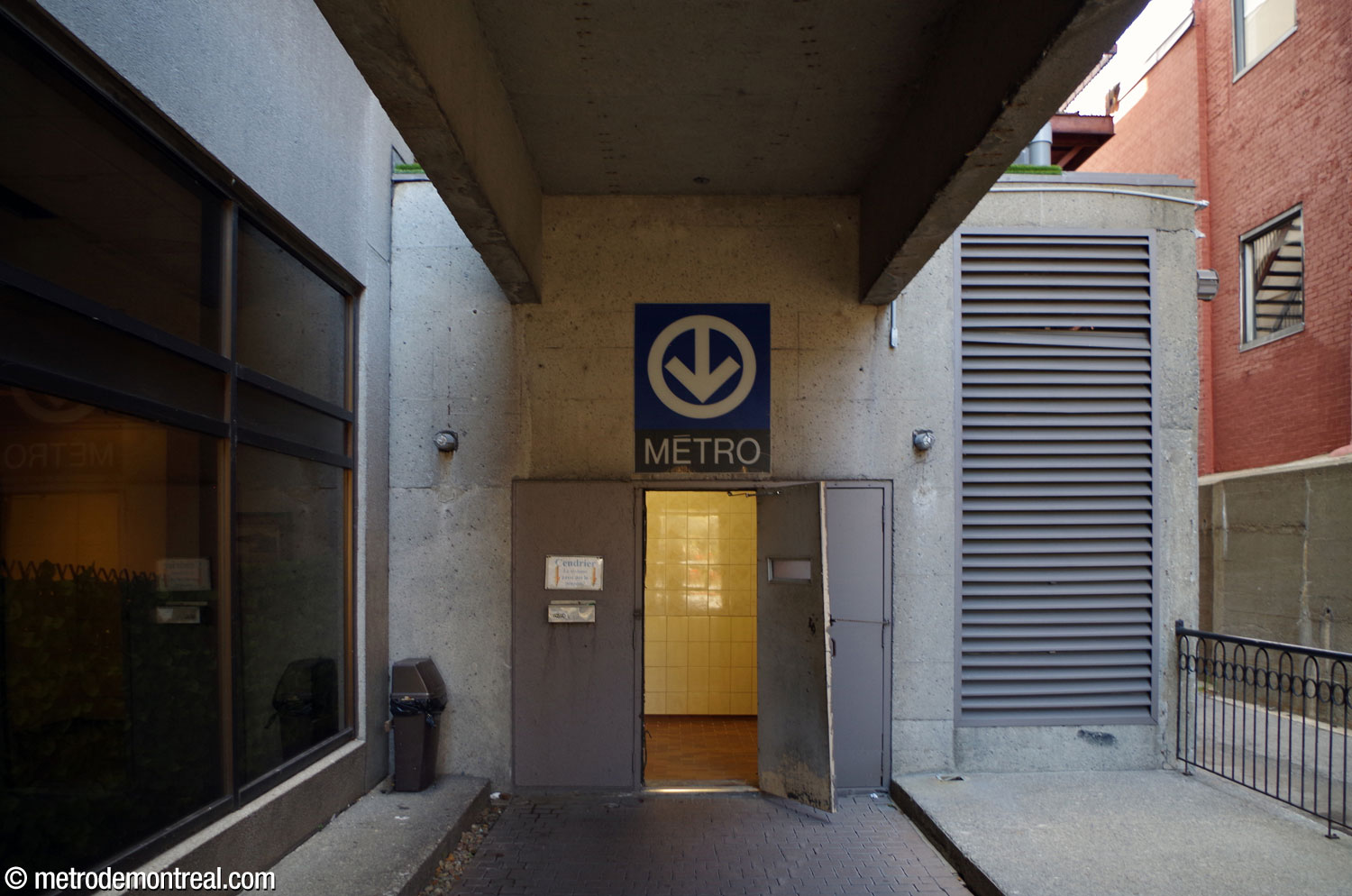 The small, inconspicuous exit onto Rue Sherbrooke, tucked away beside the tower at the corner of Sherbrooke and Berri.