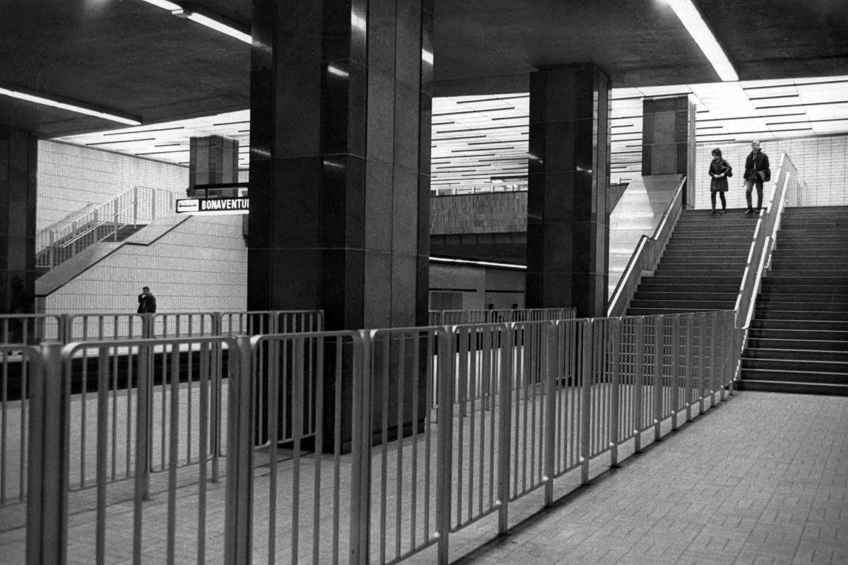 The traffic flow barriers separating the platforms from the stairs and dividing the stairs in half.