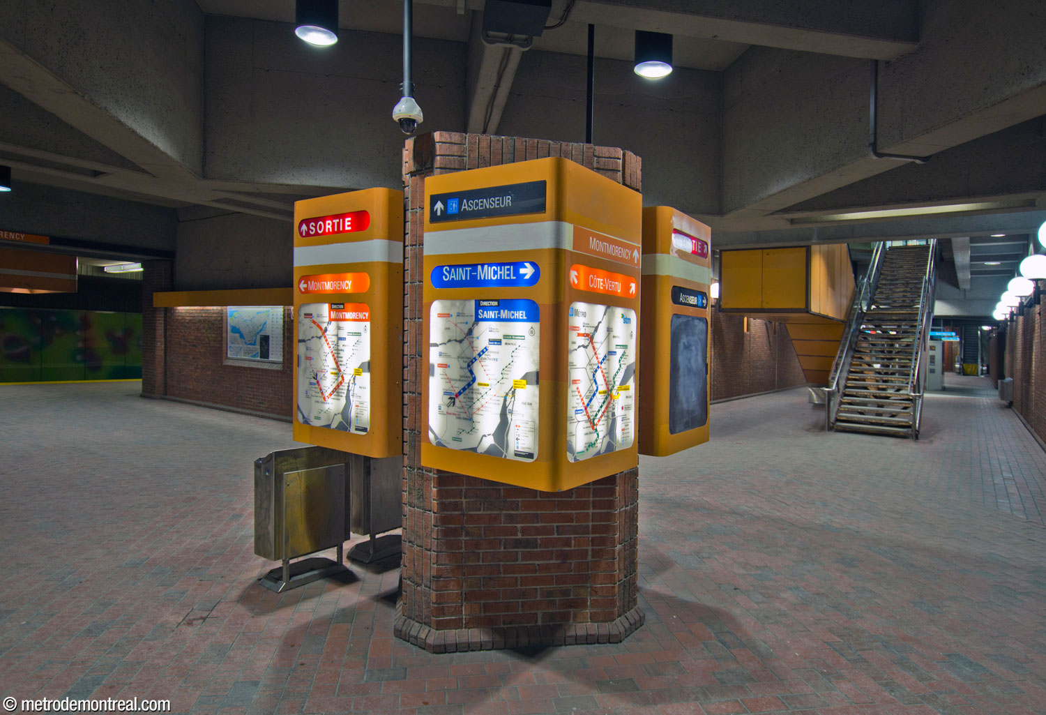 One of the imposing directional displays located at each intersection of the central and intersecting vaults.