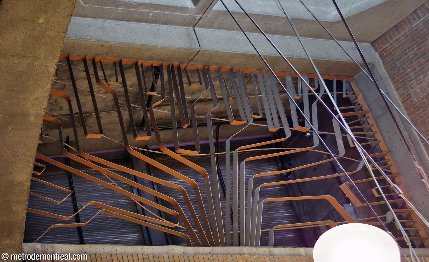 Detail of the sculptural grille by Jean-Louis Beaulieu, concealing a ventilation shaft at the top of one of the volumes of the main escalator well.