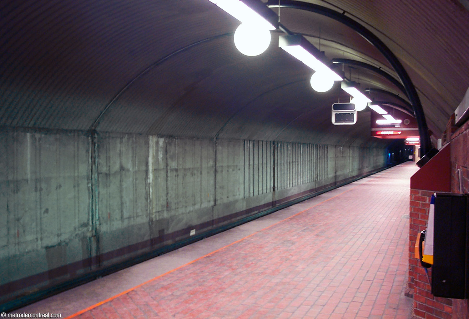 One of the platforms in 2005 following the removal of Les quatre saisons for restoration