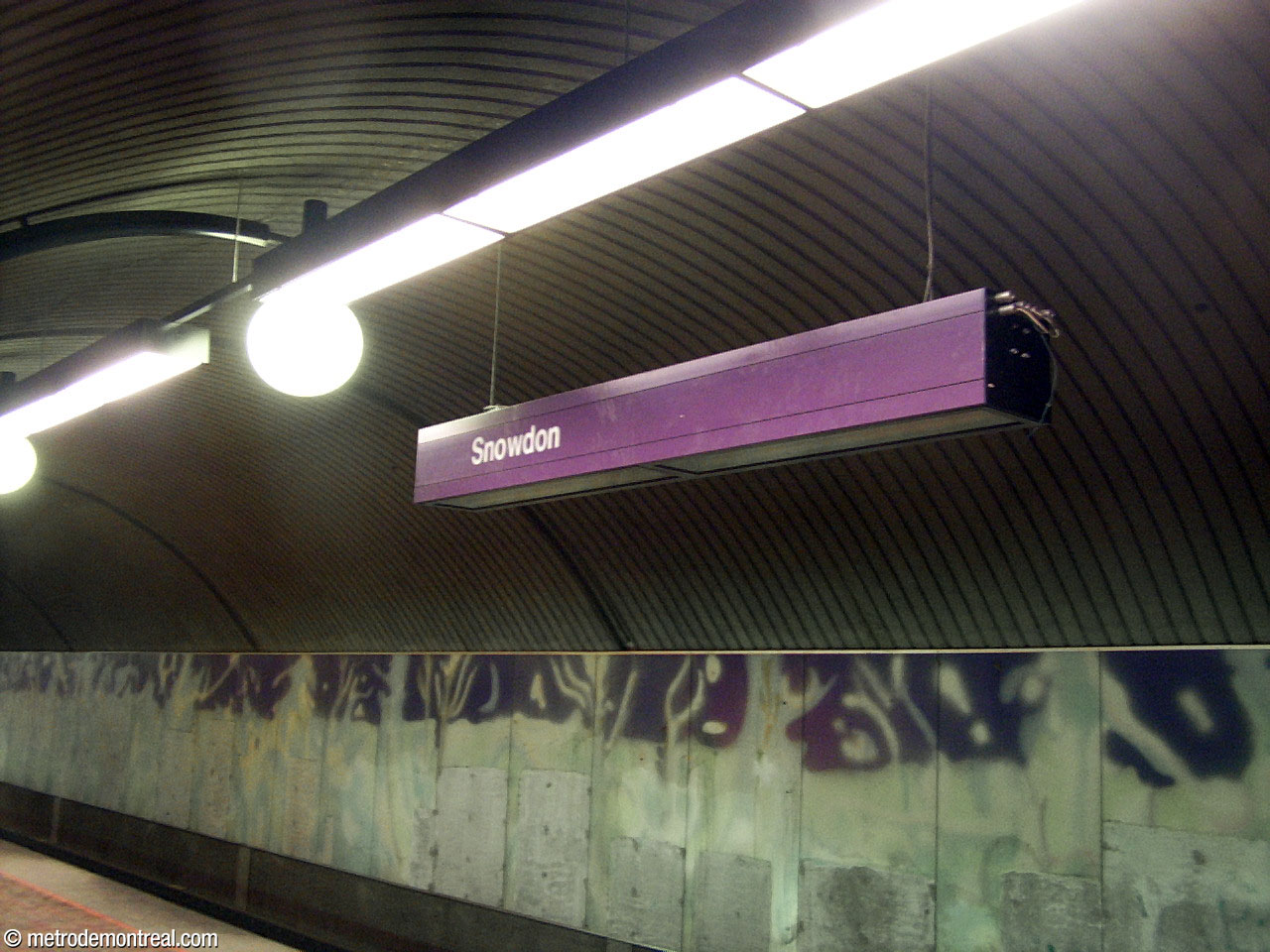 A unique purple nameplate fixture that was installed on the Côte-Vertu platform in 2003 for unclear reasons and later removed