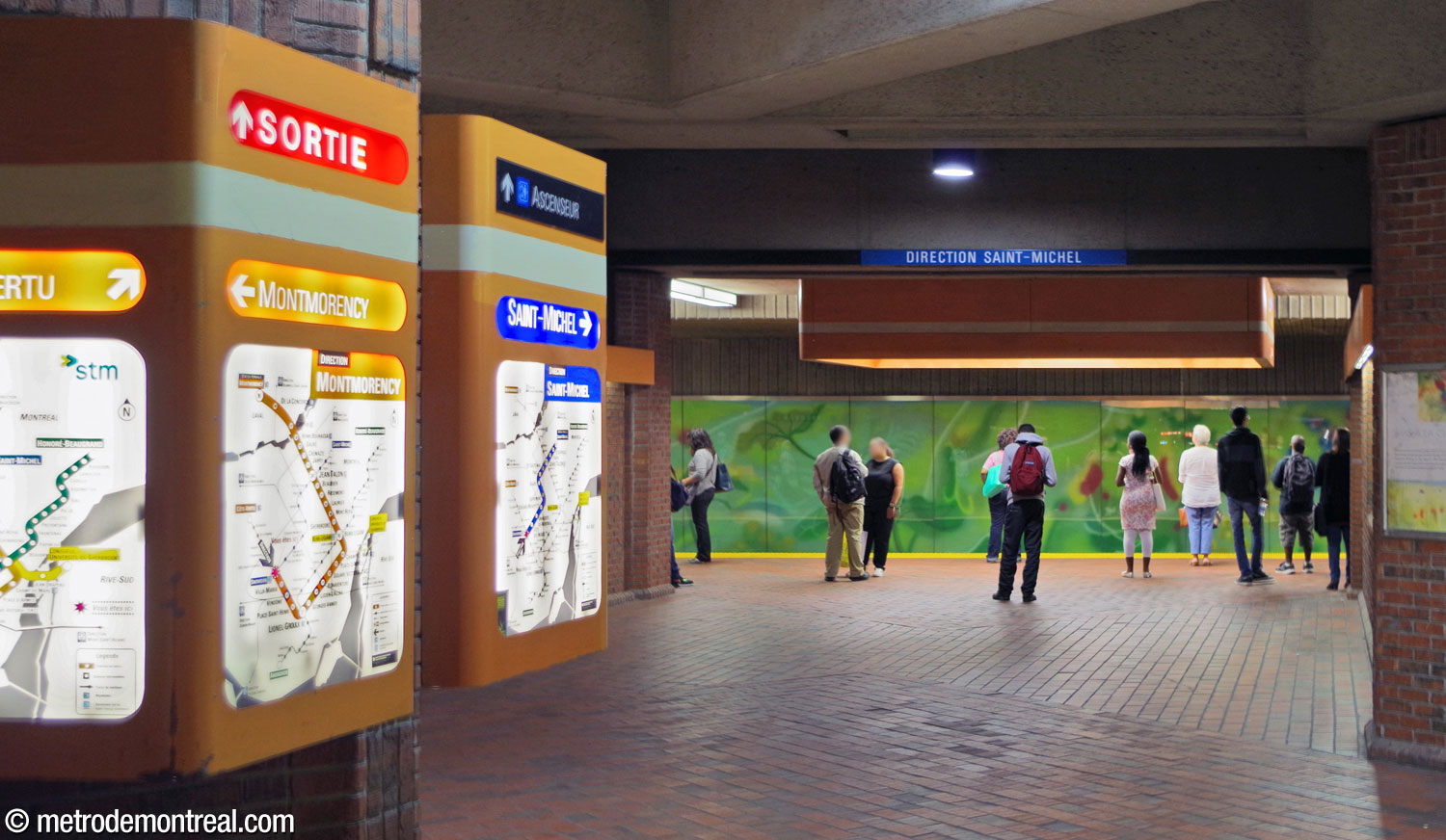 One of the connecting tunnels that link the central vault with the platform vaults. The view here is on the lower level, facing toward the Saint-Michel platform. One of the segments of the 'summer' mural from Les Quatre Saisons by Claude Guité faces the access.