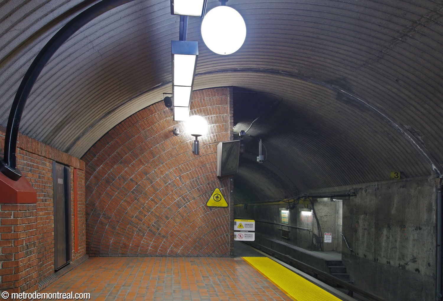 Fan-shaped brickwork on the wall at the end of one of the upper platforms.