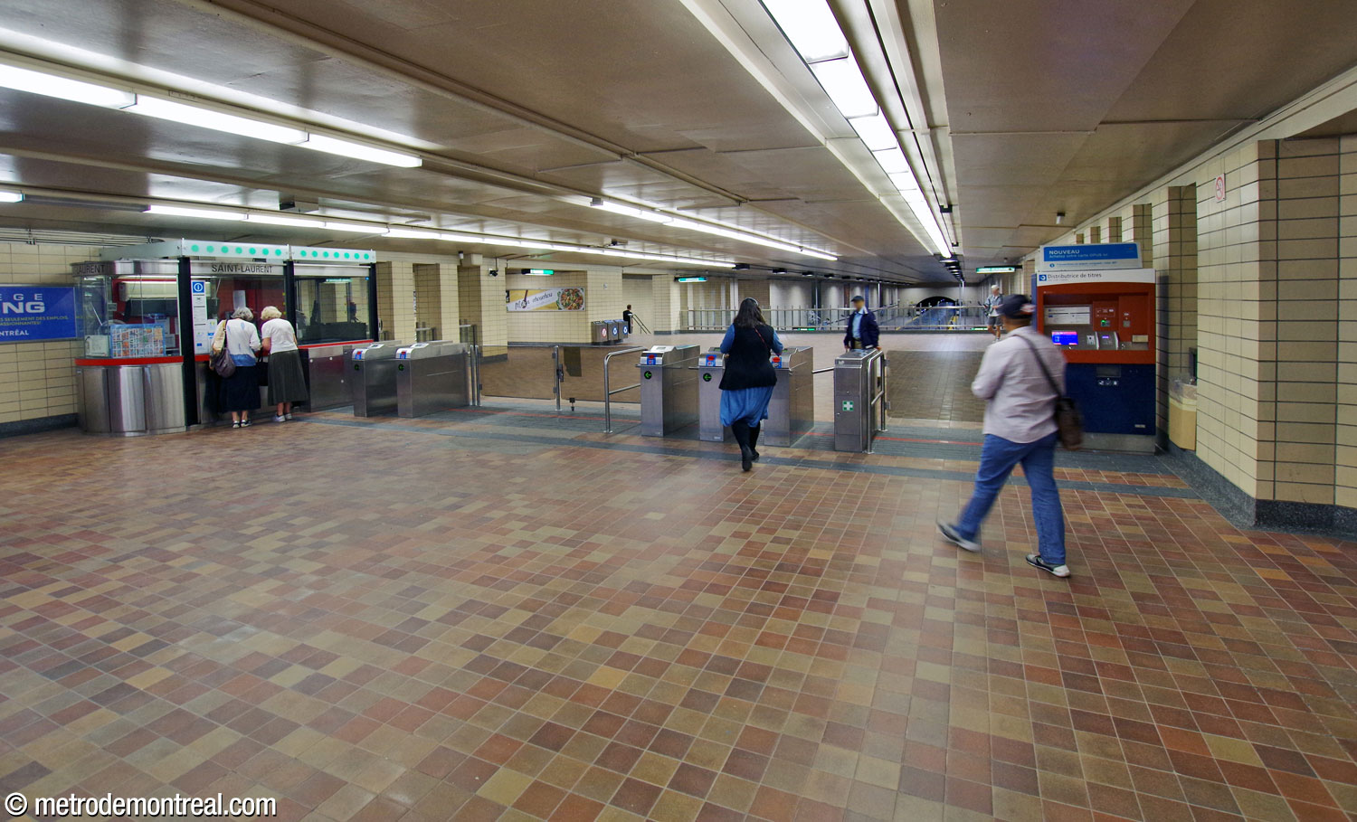 The ticket hall occupies a mezzanine within the station box, overlooking the platforms.