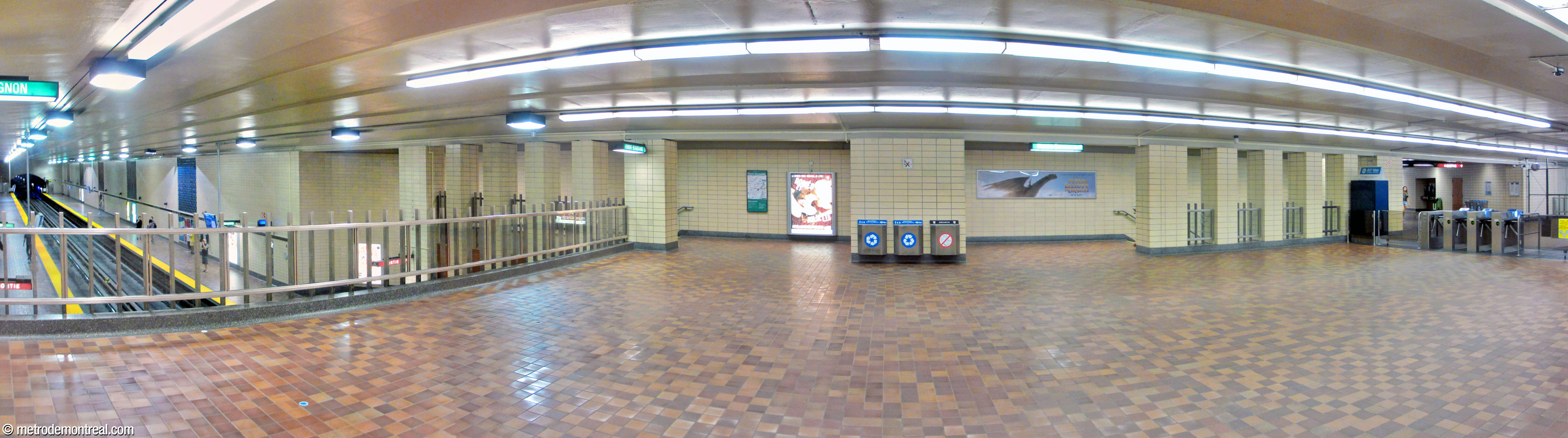 Panorama of the broad fare-paid zone, facing the two stairwells leading to the Honoré-Beaugrand platform.
