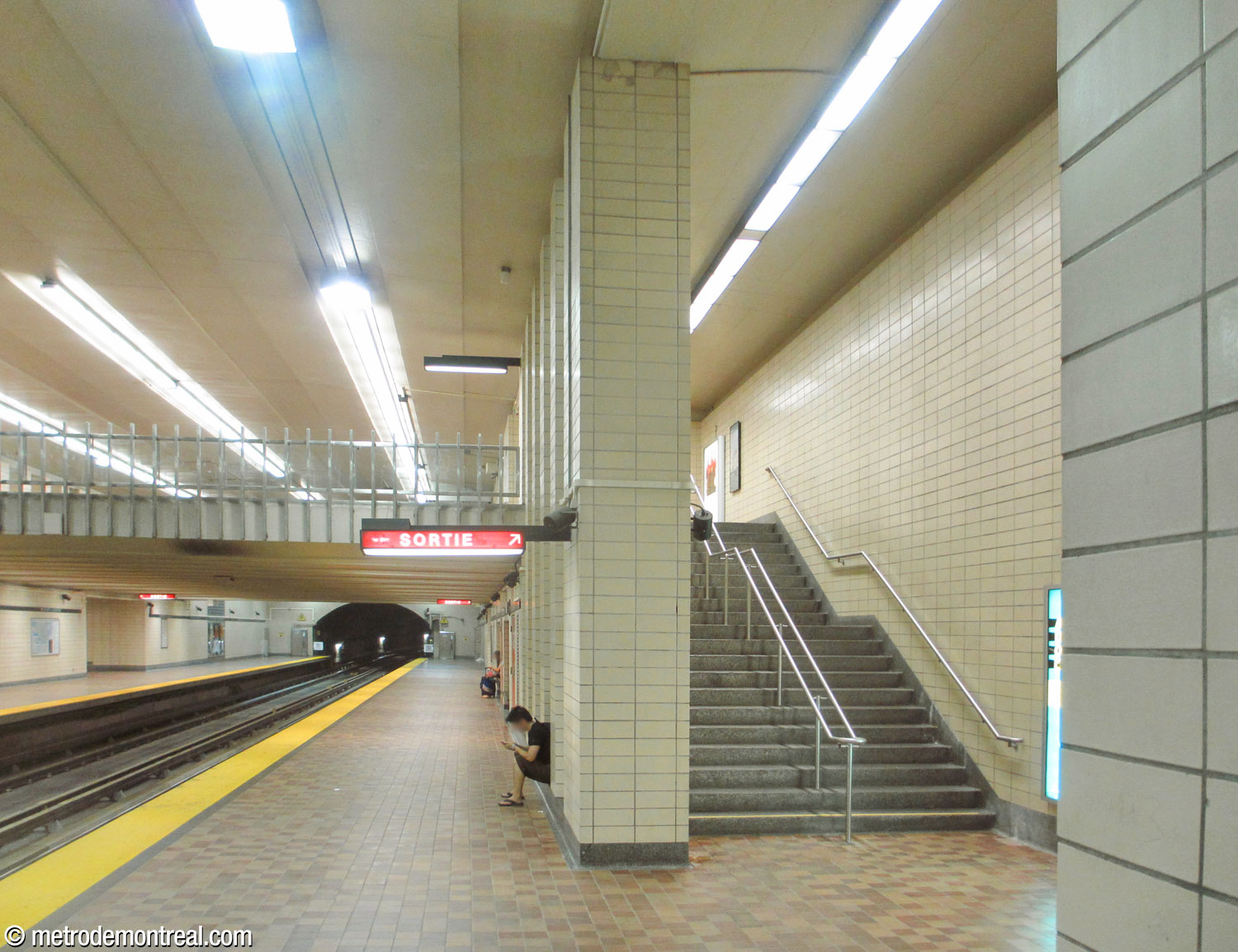 One of the two stairs linking the mezzanine with the Angrignon platform.