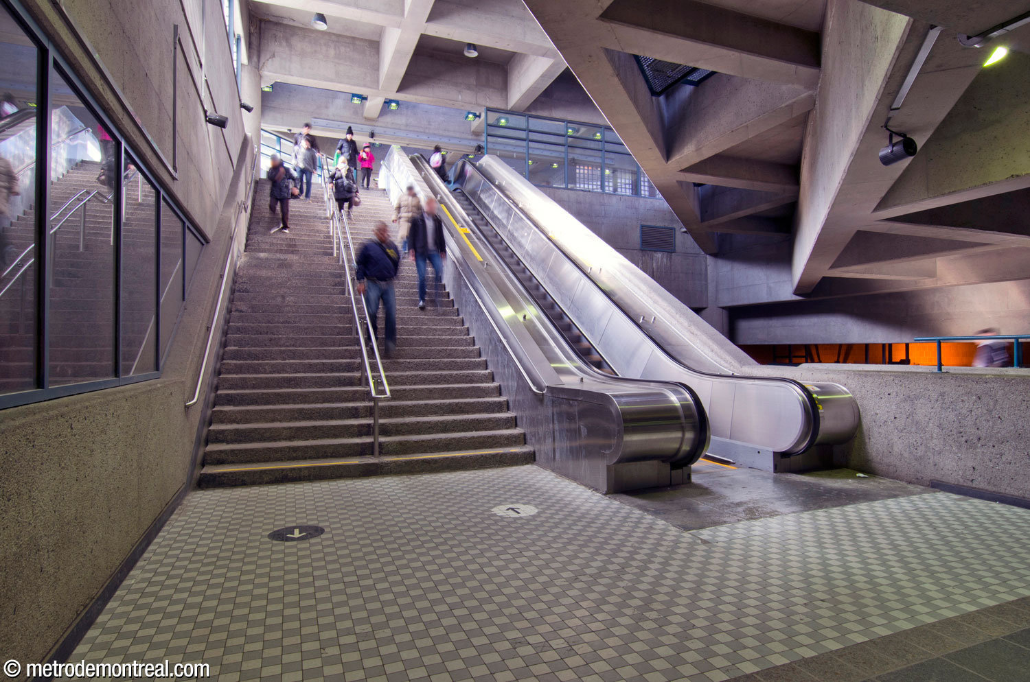Stairs from the ticket hall up to the east headhouse above it. The void to the right admits light from the headhouse windows into the station's central volume.