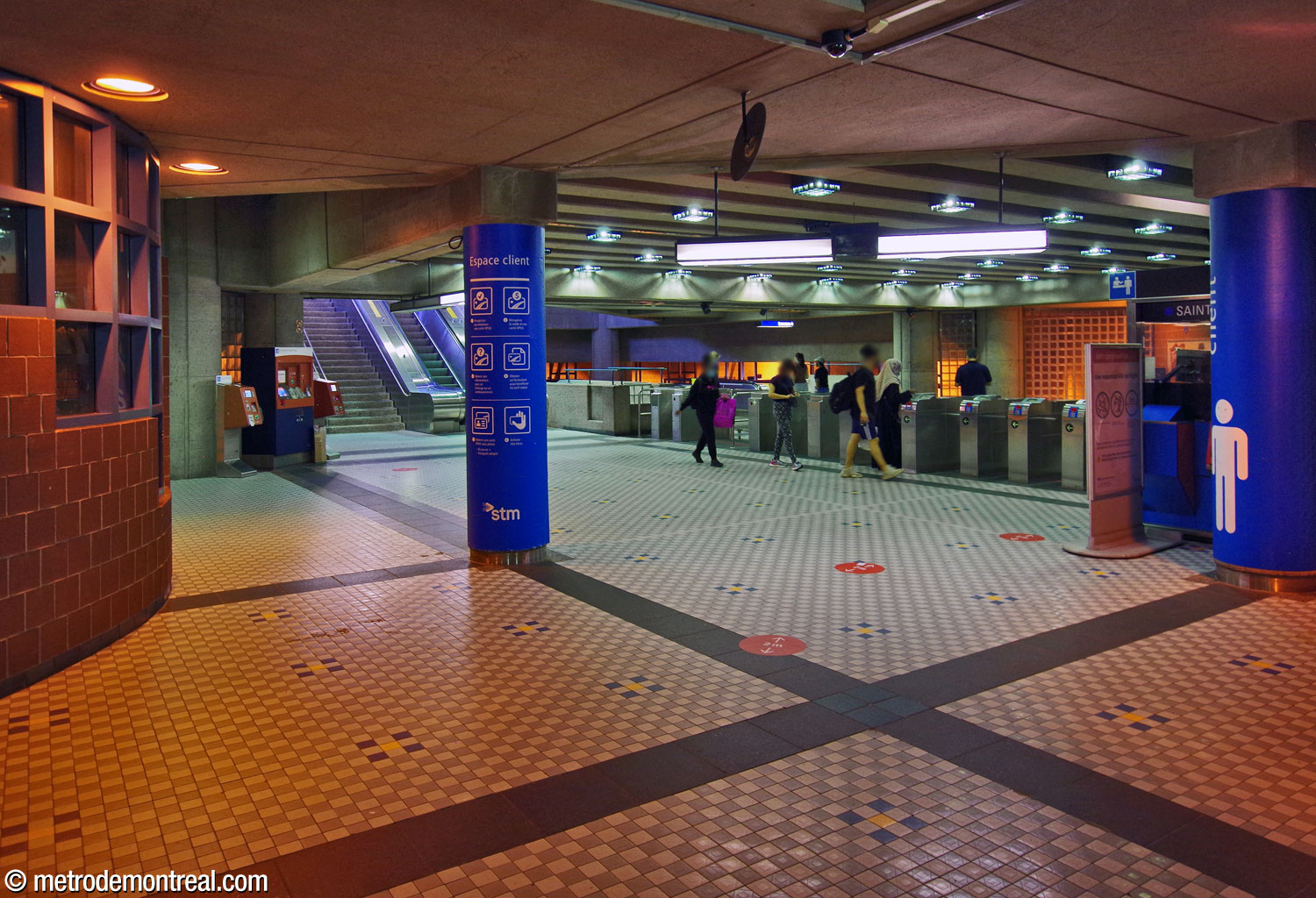 View of the ticket hall, looking northeast. The stairs to the east headhouse are at centre-left, the turnstiles at centre-right. The hallway to the west headhouse is behind the viewer.