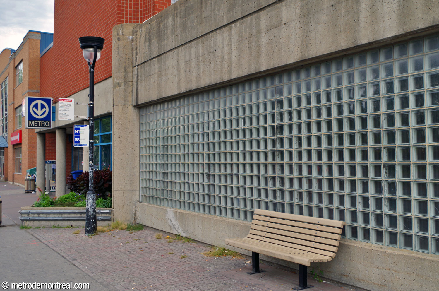 The flat glass brick wall along Boulevard Saint-Michel in the east headhouse.