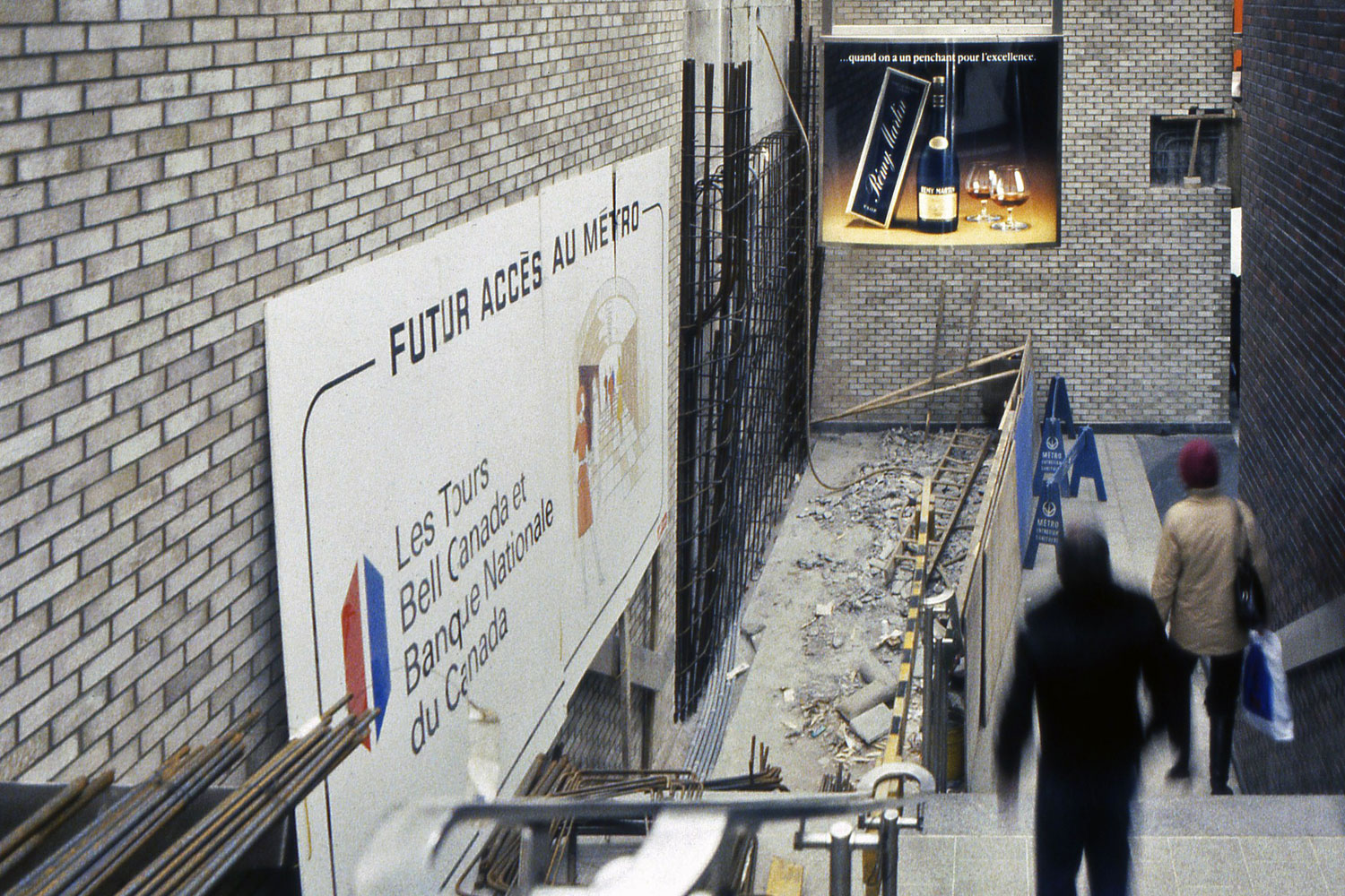 Modifications à la station durant la construction du complexe 600 et 700 De La Gauchetière en 1983, ce qui comprenait l'ajout de la sortie Viger et des liens de la ville souterraine vers les nouvelles tours