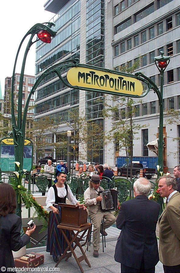 L'inauguration de l’entourage Guimard restauré, le 4 septembre 2003.