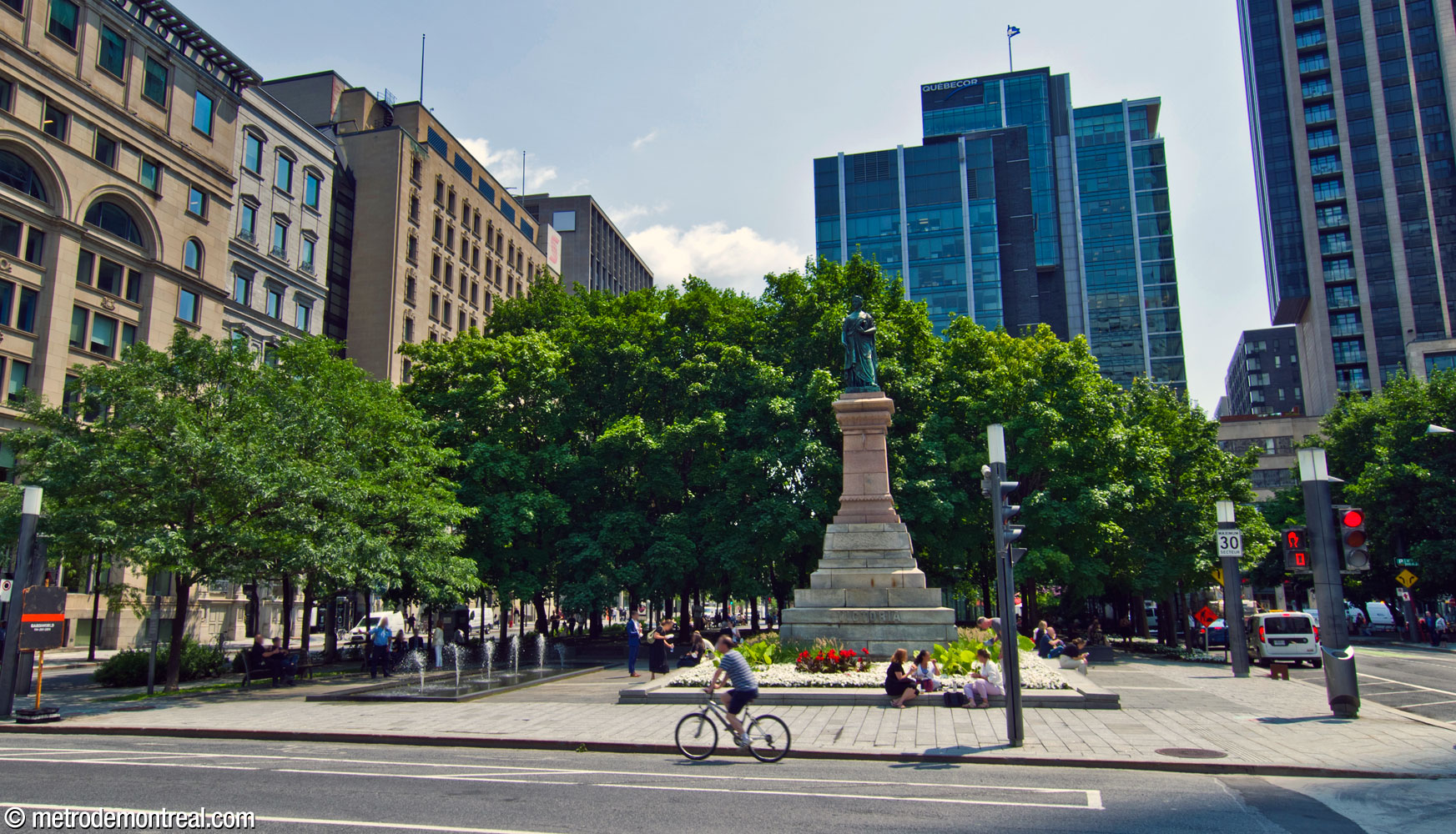Le square Victoria, avec une statue de la reine Victoria du Royaume-Uni (1869) signée Marshall Wood.
