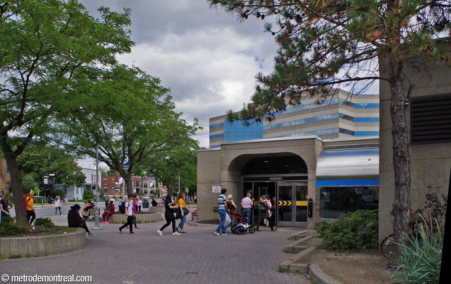 The northwestern entrance to the original headhouse welcomes streams of passengers from the busy bus lines stopping here.