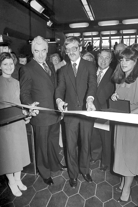 Inauguration ceremony for the station on September 9, 1981 (two days after the station opened to passengers). Cutting the ribbon are MUC Chairman Pierre Des Marais II (left) and Quebec Transport Minister Michel Clair (right).