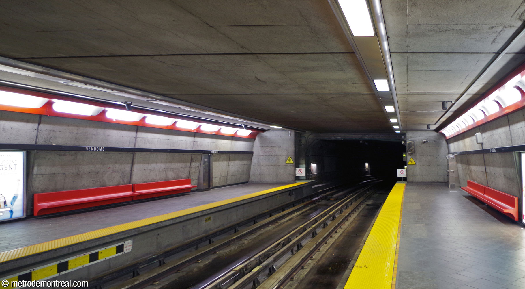 The walls at the end of the platforms. The unique trapezoidal shape of the trainroom, with a flat roof, tilted walls, and rounded upper corners, is readily visible in this view.