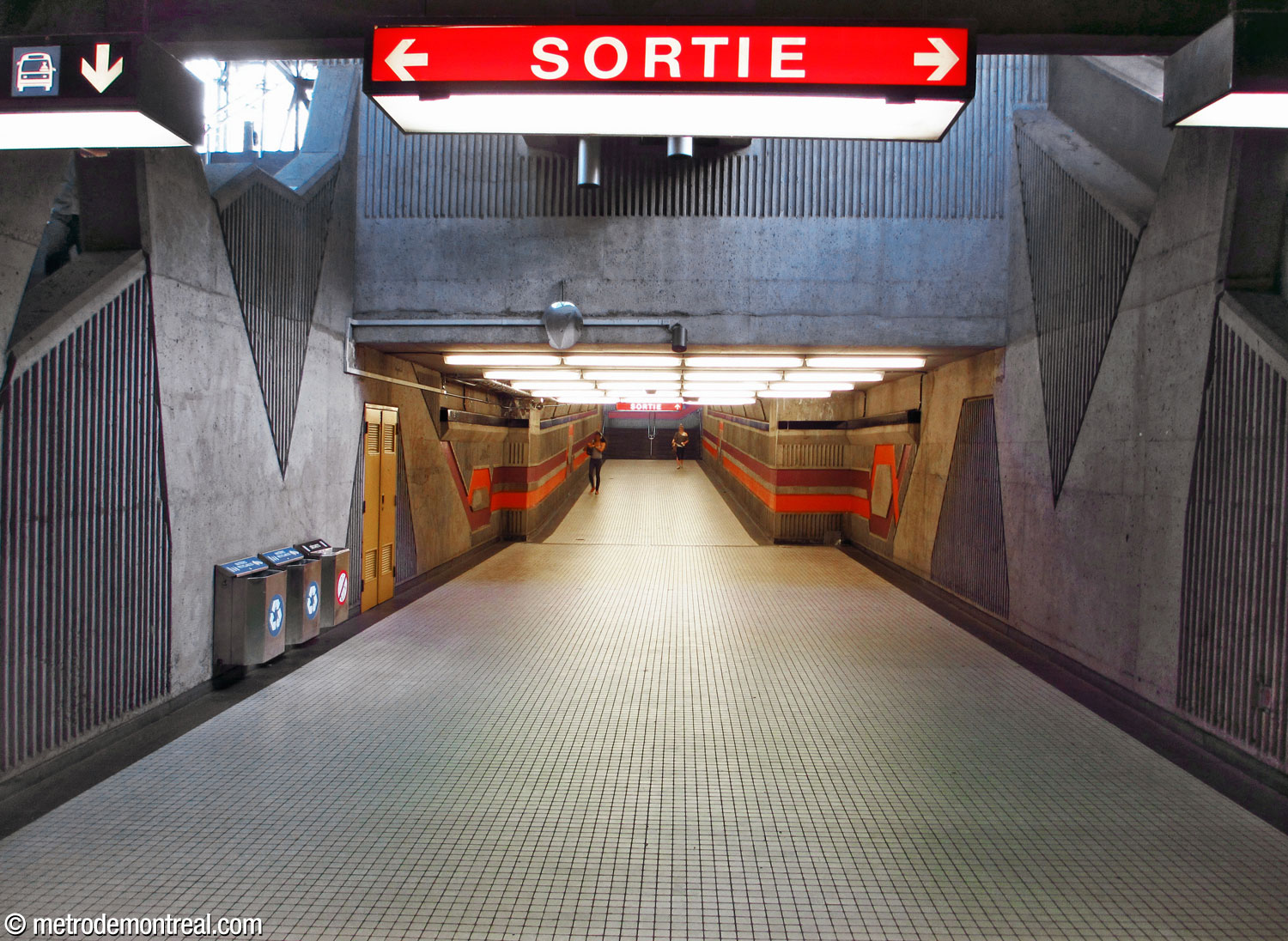 The tunnel to the south entrance, seen from the landing.