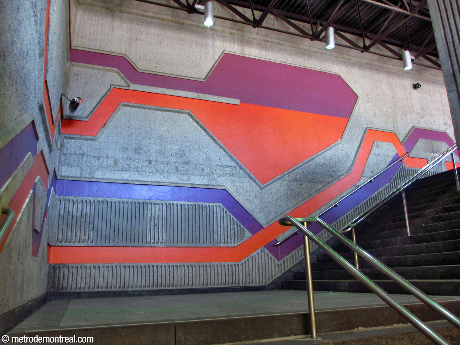 Detail of the red and purple frieze in the south headhouse.