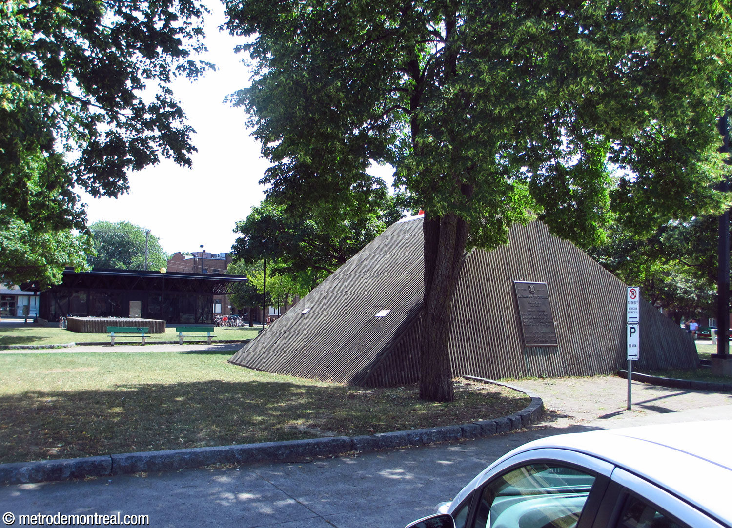 Exterior view of the head of the skylight with the north headhouse behind.