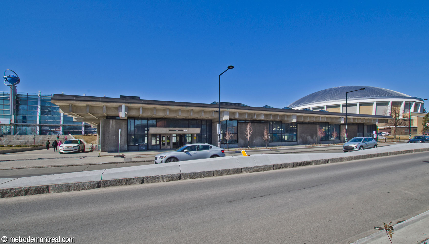 The south façade of the station headhouse, along Avenue Pierre-De Coubertin.