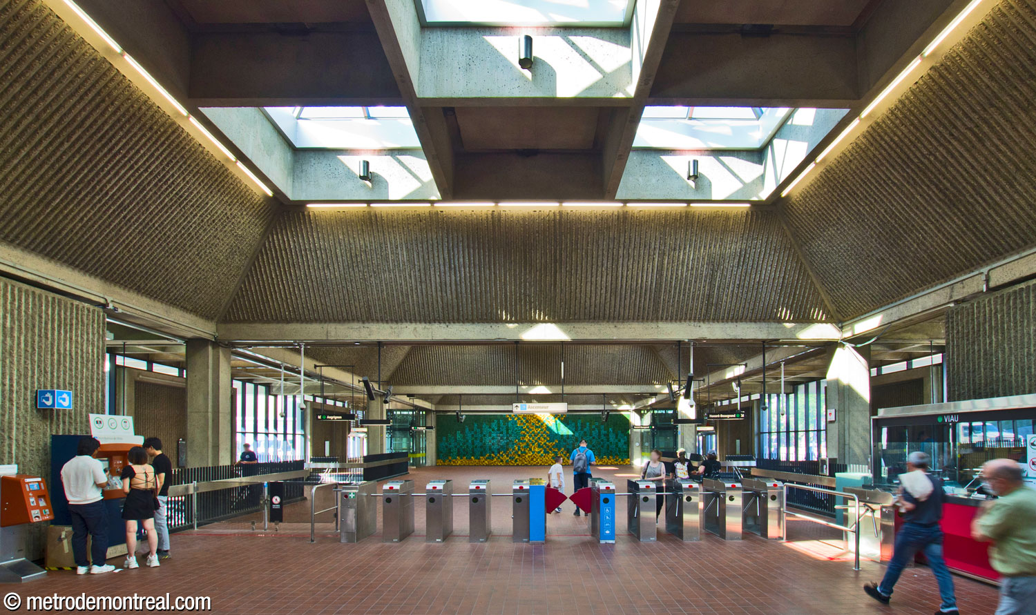 Looking across the gateline to the fare-paid zone at the eastern end of the headhouse, with Jean-Paul Mousseau's mural Opus 74 on the far wall.