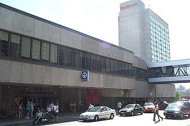 Entrée au Complexe Charles-Lemoyne