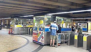 Tourniquets vus du mezzanine