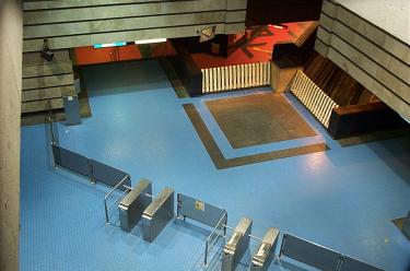 Vue en plongée de la mezzanine
