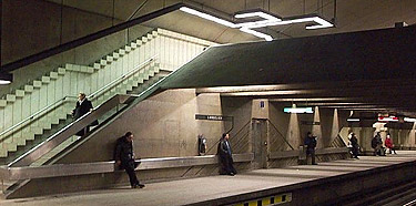 Sloping parapet over the platforms