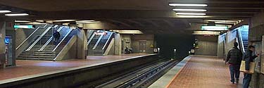 Escaliers vers la mezzanine
