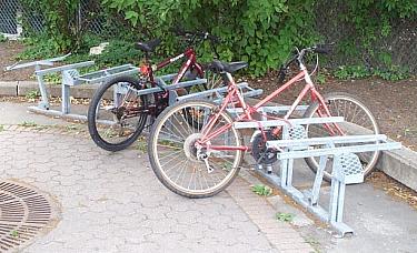 Bicycle rack at De Castelnau station