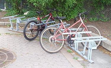 Bicycle rack at De Castelnau station