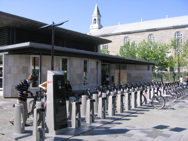 Bixi station at Mont-Royal station