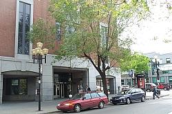 Rue Saint-Denis entrance, in Athanase-David pavilion of UQAM