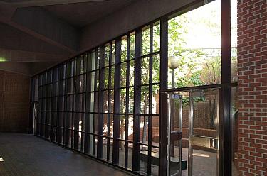 Access to the sunken garden from the mezzanine