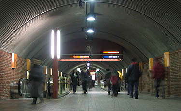 Vaulted upper corridor, between Côte-Vertu and terminus platforms