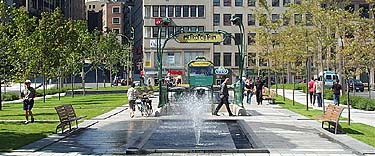 Guimard entrance in context