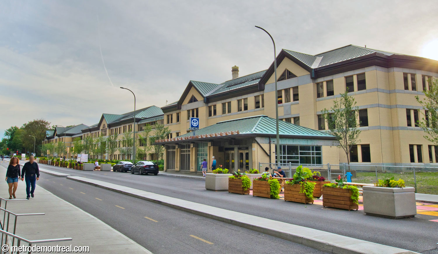 The De Maisonneuve headhouse reproduces the lines and colours of the Dawson College building behind it.